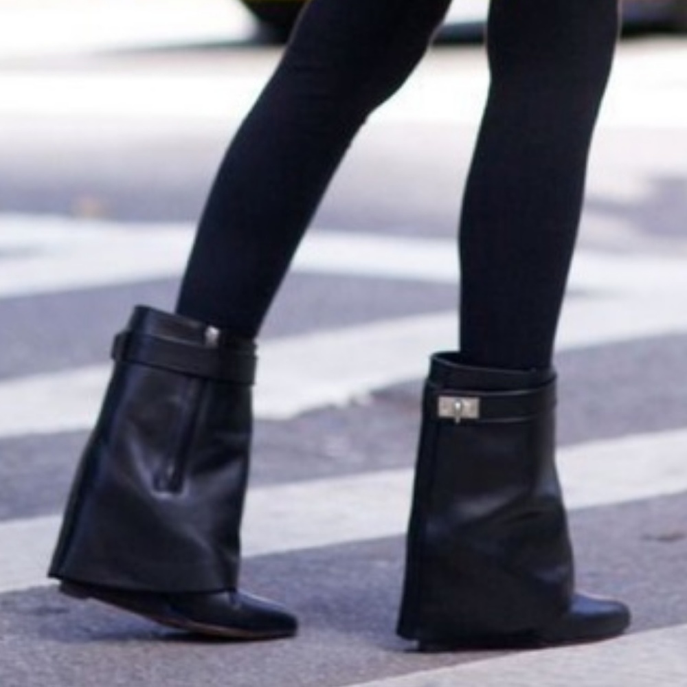 SOLD💥 GIVENCHY Eel Shark Lock Boots 38 - Picture 1 of 8